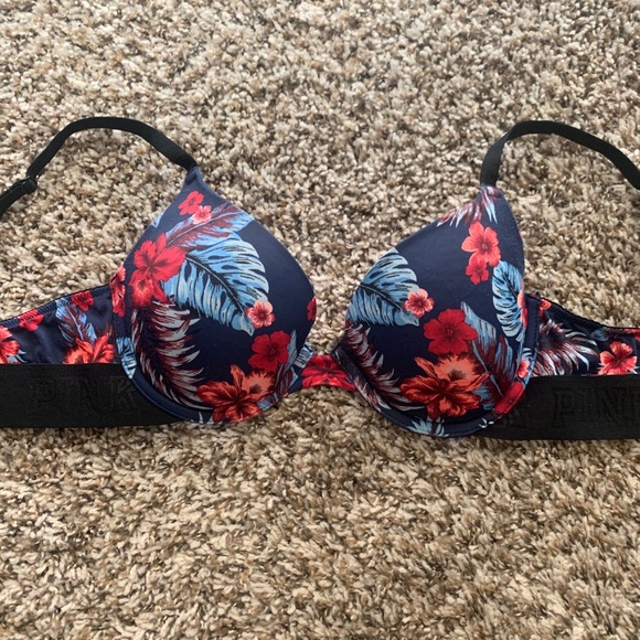 Two Victoria’s Secret pink bras - Picture 2 of 13